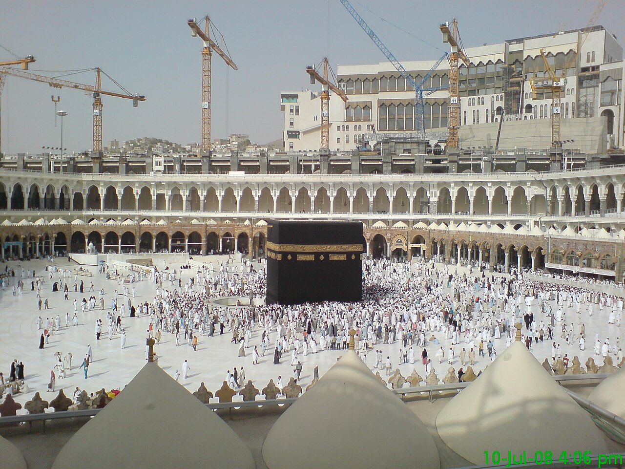 Crowds around the Kaaba